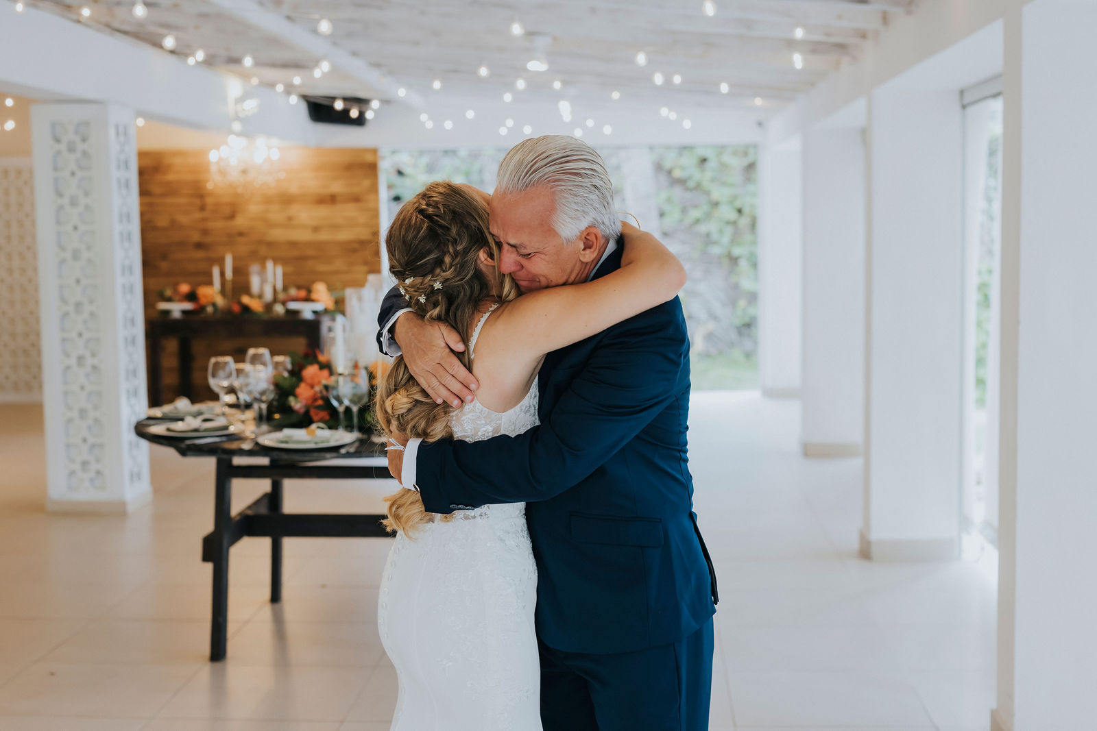 Emotional first look between the bride and her father